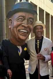 José Massó, activista boricua de Boston, tiene su cabezudo