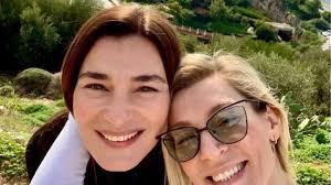 Αυτή τη φορά η ζέτα δούκα θέλησε να μοιραστεί μία γλυκιά. Zeta Doyka Maria Naypliwtoy Ekanan To Prwto Mpanio Sth 8alassa Gia Fetos