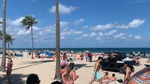 So far more than 30.2 million people have tested. Spring Breakers Party Maskless On Florida S Beaches Daily Deaths From The Coronavirus Fall Below 1k Daily Mail Online