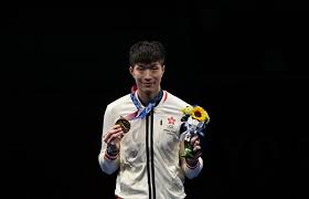19 hours ago · 24 歲的「193 劍神」張家朗為香港勇奪 2021 東京奧運金牌！事隔 26 年，張家朗憑著劍擊男子花劍個人賽擊敗意大利 daniele garozzo 對手，勇奪香港體壇史上第二面奧運金牌！24 歲的「193 劍神」張家朗為香港體壇創下歷史性一頁！港隊劍手張家朗代表香港出戰東京奧運 2021，出戰東京奧運會劍擊男子花劍. Scwryyu469lvtm