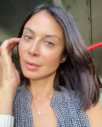 Feeling the love 💗 in my @catherinebelljewelry Heart stud earrings 👌🏼  and my go-to champagne Diamond pendant 😻