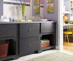 Kitchen and bath cabinetry that balances beauty, strength and function with innovative storage solutions and inspired colors. Modern Farmhouse Kitchen Diamond Cabinetry