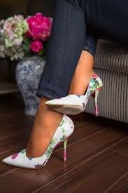 Floral pattern point toe chunky pumps buckle decor stiletto court heels rhinestone decor satin stiletto court heels 24 Floral Print Heels Ideas Heels Me Too Shoes Shoe Boots
