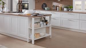 Die Interliving Kuche Serie 3002 Lasst Sich Individuell Planen Wahle Jetzt Aus Uber 160 Fronten Verschiedene Korpus Haus Kuchen Landhauskuche Kuche Mit Insel