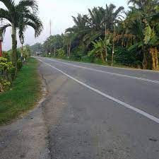 And, until the completion of a bridge in 1968, it was a ferry point for road traffic across the river. Photos At Jalan Batu Pahat Muar Melaka Road