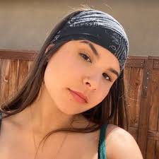 Bailey Lynn🍯 (@BaileyMorgan21)