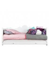 Si ottengono così due letti gemelli che possono restare tali, o si possono accostare sono a due posti e, in pochi minuti, si trasformano in un letto comodo e pratico, perfetto anche per la cameretta dei bambini e dei ragazzi. Divani Letto Bambini La Cameretta Di Pippi