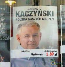 Szczególną uwagę przykuwa jednak maseczka, a właściwie sposób jej noszenia przez prezesa pis jarosława kaczyńskiego. Oaza Memow Licz Jaroslaw Kaczynski