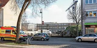 Die wohnung verfügt über 2 schlafzimmer, ein geräumiges wohnzimmer, eine hochmoderne küche, ein badezimmer mit allem, was sie brauchen, und eine. Neubau Entsteht In Der Bahnhofstrasse