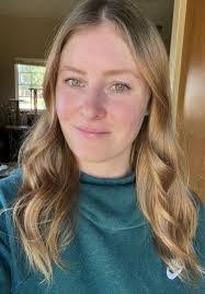 Melissa Arnett's Instagram, Twitter & Facebook