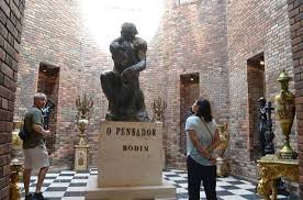 Uma Replica De O Pensador De Auguste Rodin Autenticada Pela Casa Rodin De Paris E Uma Das Atracoes Do Instituto Ricardo Brenn Paris Auguste Rodin O Pensador