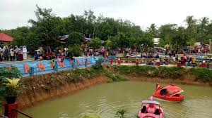 Kami jasa pembuatan kolam renang siap adalah system kolam renang yang menerapkan acessories skimmer box di bagian pinggir atau bibir kolam renang atau biasa disebut bagian toping. Libur Tahun Baru Wisatawan Padati Taman Faiz Waysido Netizenku Com