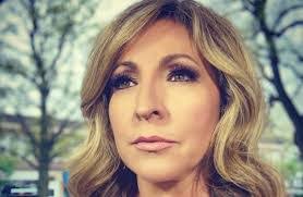 Laura Ingle's Instagram, Twitter & Facebook