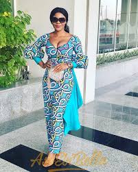 Saat ini, kain jarik juga tetap digunakan tapi dengan model terbaru dan sesuai dengan zaman modern. 10 Ide Baju Kain Jarik Gendong Terbaik Batik Busana Batik Selendang