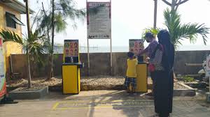 May 12, 2021 · dinamakan pantai kutang, karena sebelum pantai ini dijadikan destinasi wisata, dulu tempat ini sering dijadikan tempat berkumpulnya para pemuda pemudi, yang entah karena alasan apa mereka menggantungkan pakaian dalamnya di pohon mangrove atau tergeletak di sekitaran pantai, sehingga masyarakat yang melihat itu pun menamakan pantai ini sebagai pantai kutang. Terapkan Protokol Kesehatan Wisata Pantai Kutang Lamongan Kembali Dibuka Faktualnews Co