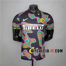 La nuova maglia del napoli prodotta da kappa, unisce il colore della squadra al look tipico del marchio donando stile ed un tocco di modernità e multiculturalità al club azzurro. Negozio Maglie Calcio Inter Milan X Marcelo Burlon Concept 2021 2022