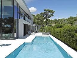 La Piscine Lieu De Creation Maison Piscine Moderne Piscine Carre Couloir De Nage