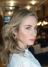 Emily olivia leah blunt is a british actress. Emily Blunt S Makeup Artist Gives Us A Lesson In Cozy Winter Makeup Exclusive