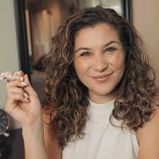 You should pineapple your hair right before you go to sleep at night. We Tried Pineappling Our Curly Hair This Is Why It S Not For Everyone Naturallycurly Com