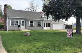 Must see this cute three (3) bedroom, one (1) bathroom house for rent in northeast omaha. 628 E North Broadway Street Columbus Oh Apartments For Rent