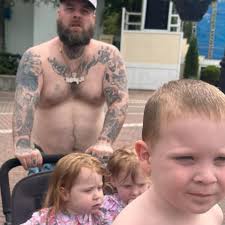 New Employees Take Oaths of Office Sheriff Cathey and staff welcomed four  new employees to the Sheriff's Office Monday morning. Roberto (Rob) Rivas  and Eric Duncan were sworn in as Detention Officers