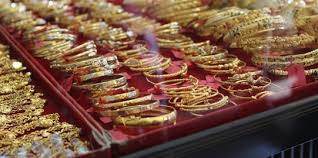Dengan begitu, emas murni atau emas 24 karat memilki harga beli dan harga jual yang lebih tinggi dibandingkan emas campuran dengan kadar 18 karat, 22 karat atau 23 karat yang biasa di pakai sebagai emas perhiasan. Harga Emas Antam Emas Putih Dan Emas 22 Karat Paling Lengkap Dan Update Merdeka Com