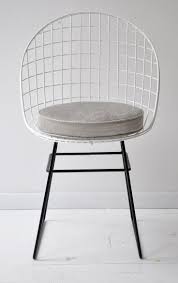 Stuhl Aus Gittern Mit Bequemer Grauer Sitzauflage Chair Stuhl Sitzmobel Modern Antique Dining Room Chairs Furniture Interior Furniture