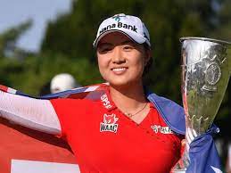 Minjee lee with the evian trophy. Yqmxalelvmz2im