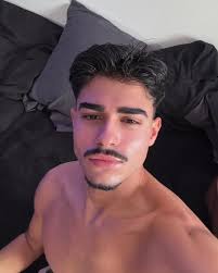 𝓱𝓪𝓷𝓭𝓼𝓸𝓶𝓮𝓰𝓻𝓲𝓭