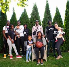 Duclon, ron leavitt, howard leeds, michael g. Dennis Schroder Nba Star Stellt Exklusiv Seine Familie Vor Welt