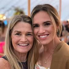 Isabelle Hackett's Instagram, Twitter & Facebook