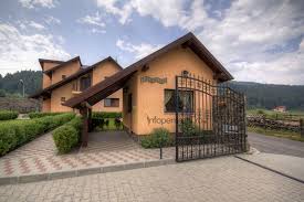 Vremea in sacele brasov prognoza meteo detaliata. Complexul Turistic Fortul Doftanei Sacele 3 Cazare In Sacele