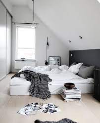 Cuisine noire et blanches 25 inspirations marie claire from cache.marieclaire.fr. Une Deco Moderne Dans La Chambre Avec Du Blanc My Blog Deco