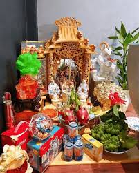 Đặt bàn thờ thần tài quay ra cửa tài ...