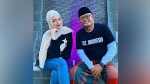 Bukan cuma nathalie yang bereaksi, sule sebagai suami juga ngaku pusing. Lamar Nathalie Holscher Sule Aku Akan Bersamamu Sampai Akhir Hayat Nanti Seleb Tempo Co