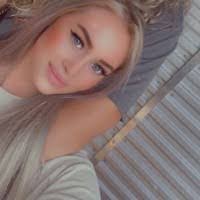 Nina Metz's Instagram, Twitter & Facebook