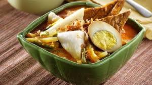 Sebenernya sich lebih enak lagi kalau ada empal daging atau ayam opornya ya.tapi karena belum masak lauknya.pakai sayurannya aja udah enak kok.cukup di tambah telur rebus dan kerupuk.udah jadi hidangan sarapan yang enak dech. Lontong Sayur Betawi Wikipedia