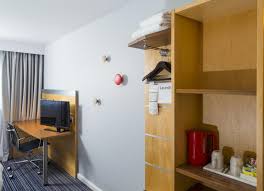 To the hotel is a quick walk from southwark and blackfriars tube stations for easy access around the capital. Holiday Inn Express Southwark Laterooms