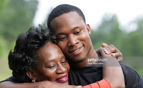 Tune in Saturday night to the Georgia vs Alabama game. UGA will be  presenting an award to my grandmother Claudette Smith in honor of our  beloved Quentin Moses. #94 LLMoses 🐐