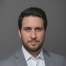 What are typical gross and net margins for contractors?