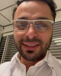 Sander de Kramer @sander_de_kramer , weet niet wat hem overeenkomt! Nog  geen jaar geleden was hij bovenop vrijwel kaal. Nu heeft hij een volle bos  met…krullen! Als hij op straat loopt krijgt hij ...