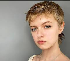 Out with the Flow… IT'S FLOWY MULLET TIME. JOIN ME BROTHERS. Save this vid  to show it to your hair cut person and dont forget to follow 👀 #letsgrow  #baseball