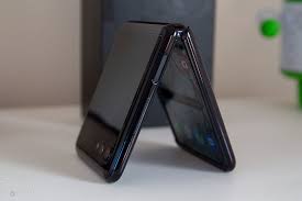 Features 6.7″ display samsung galaxy z flip. Samsung Galaxy Z Flip Review