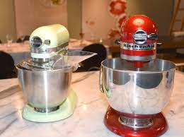 The motor is of the same as of classic while the size of the bowl is lesser being 3.5 quarts. Die Kitchenaid Mini Im Vergleich Kuchen Fee