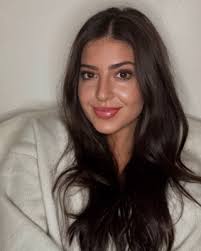 Nicole Whitmore's Instagram, Twitter & Facebook