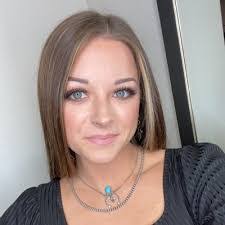 Shannon Fee's Instagram, Twitter & Facebook