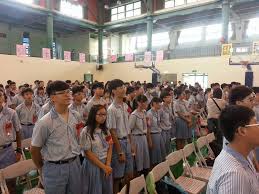 新北市板橋有國中生確診，該國中緊急停課，5 月 14 日中央流行疫情指揮中心也證實此事，為新增 29 例中的案 1291，是 10 多歲的男性，在 5 月 13 日出現頭痛的症狀，後來經過採檢為確診。 110 年國中教育會考將在 5 月 15、16 日進行，而該國中生是應屆畢業生，也有跑班上課、因此影響 2 27366 æ–°åŒ—å¸‚ç«‹æ¿æ©‹åœ‹ä¸­ Uniform Map åˆ¶æœåœ°åœ–