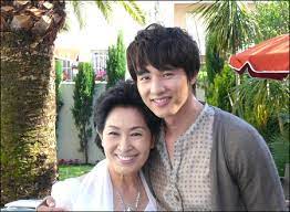 김도진 / kim do jin. Heartthrob Won Bin S Second Life With Mother Soju And Other Inanities
