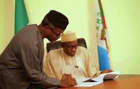Kai duniya kalli yadda matan hausawa suke rawar taba da da hausa movies arewa 24 ali nuhu hamisu breaker so dangin. Kotu A Fitar Da Sunayen Barayin Dukiyar Najeriya Isyaku Com