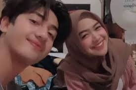 Tak perduli seberapa jauh jarak diantara kita, kau selalu ada dalam doa ku. Dapat Hadiah Senilai Rp 15 Juta Dari Ria Ricis Harris Vriza Justru Akui Tak Sering Belikan Barang Couple Semua Halaman Hype
